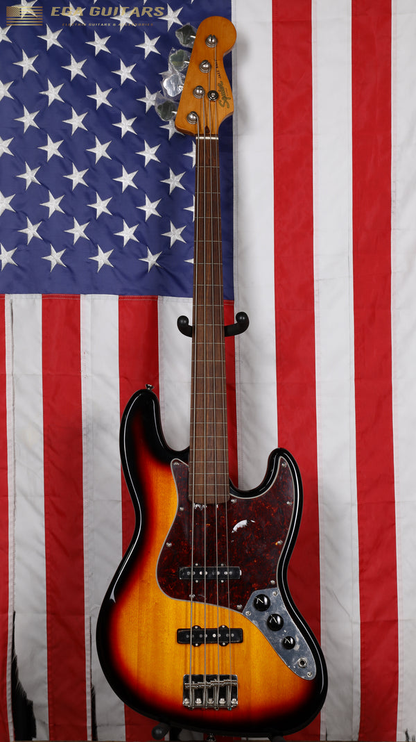 Squier Classic Vibe '60s Jazz Bass Fretless - 3-Color Sunburst