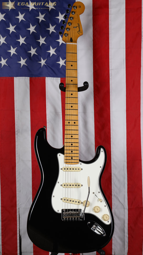 Fender Player II Stratocaster - Black with White Pickguard