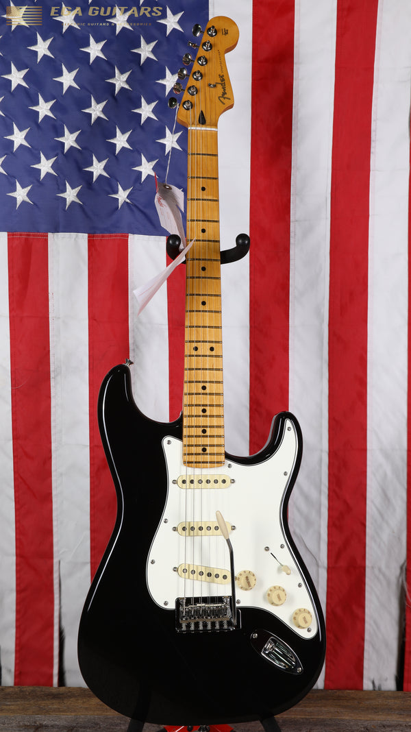 Fender Player II Stratocaster - Black with White Pickguard
