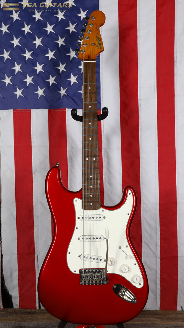 Squier Classic Vibe '60s Stratocaster with Laurel Fretboard - Candy Apple Red