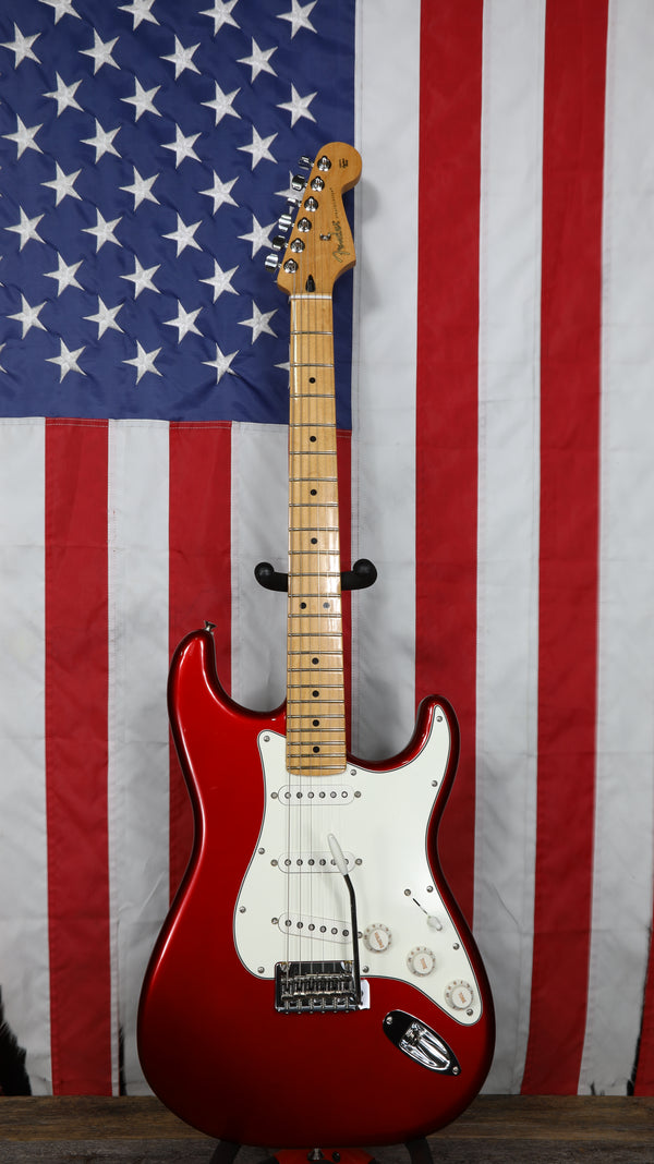 Fender Player Stratocaster with Maple Fretboard - Candy Apple Red