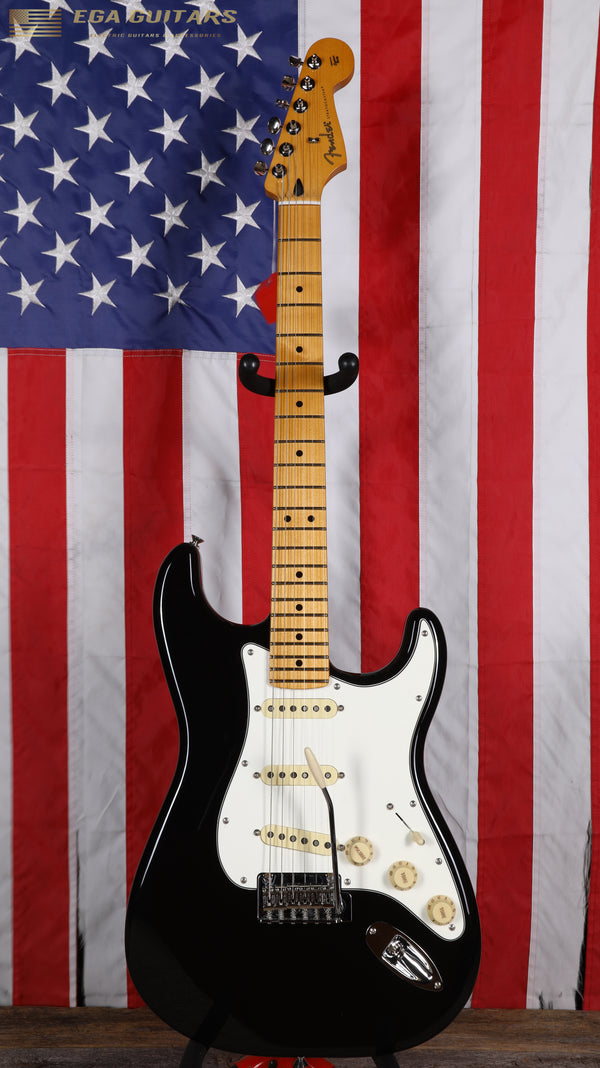 Fender Player II Stratocaster - Black with White Pickguard