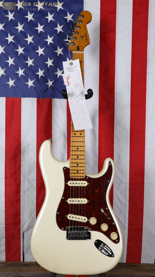 Fender Player Plus Stratocaster with Maple Fretboard - Olympic Pearl